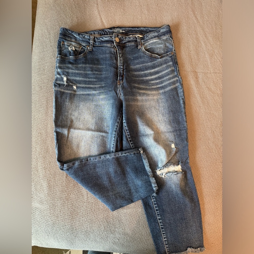 Time & True high rise 18 - raw edge crop jeans